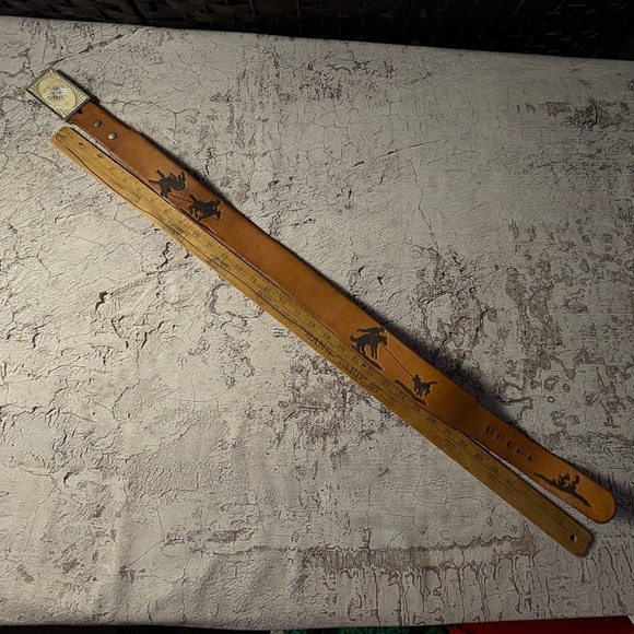 Vintage Western Belt with Vintage Buckle - Picture 12 of 12